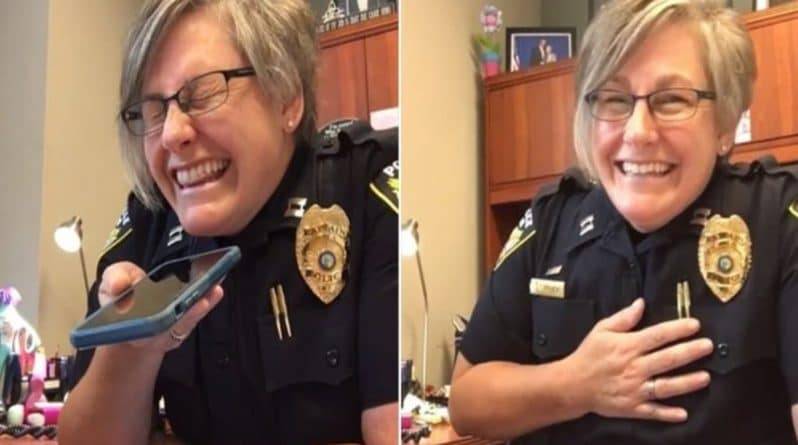 Капитан полиции троллит телефонных мошенников, утверждающих, что ее вот-вот арестуют (видео)