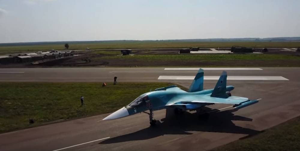 Видео: приземление Су-34 и Ан-26 на строящуюся автомагистраль. РЕН ТВ