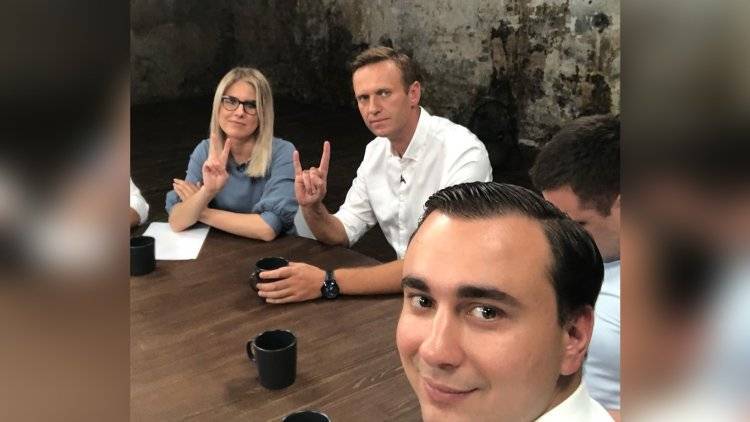 «Беременная» Соболь 31 августа вместо Навального потащит «школоту» под дубинки