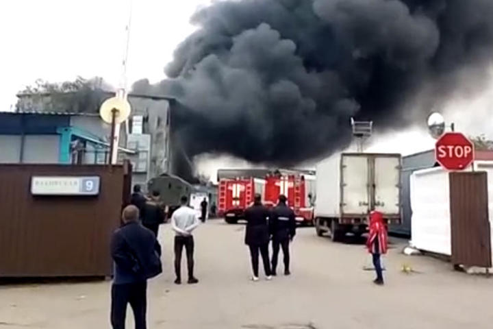 Пожарные локализовали возгорание на территории мебельной фабрики в Одинцове