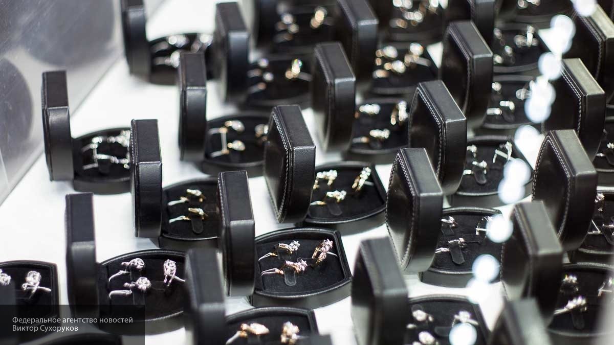Воровка под видом принцессы из ОАЭ заменила бриллианты на бульонные кубики в Париже