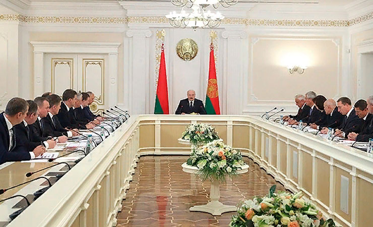 Лукашенко вызвал на ковер руководство правительства