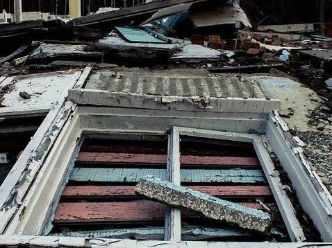 В Астрахани «случайно» снесли жилой дом заодно с соседним аварийным
