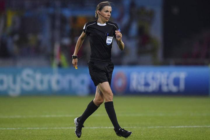 Женскую бригаду судей впервые назначили на матч за Суперкубок УЕФА