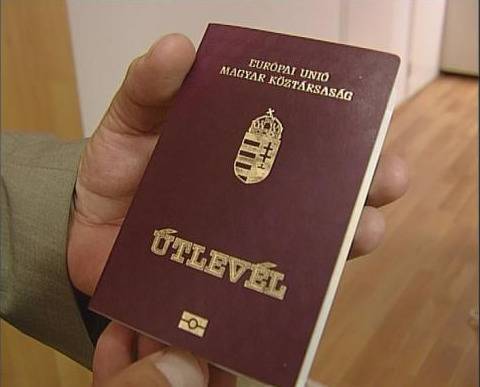 На Украине подсчитали: 300 000 жителей Закарпатья имеют венгерское гражданство