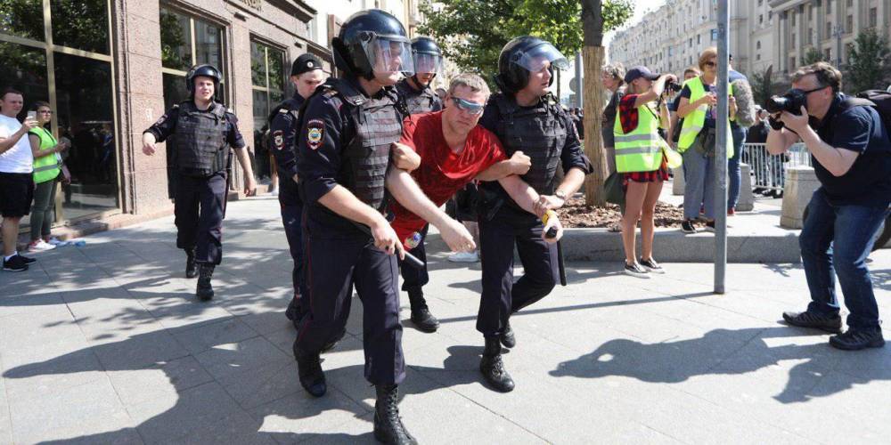 ВЦИОМ: большинство москвичей поддержали действия властей на незаконной акции 27 июля