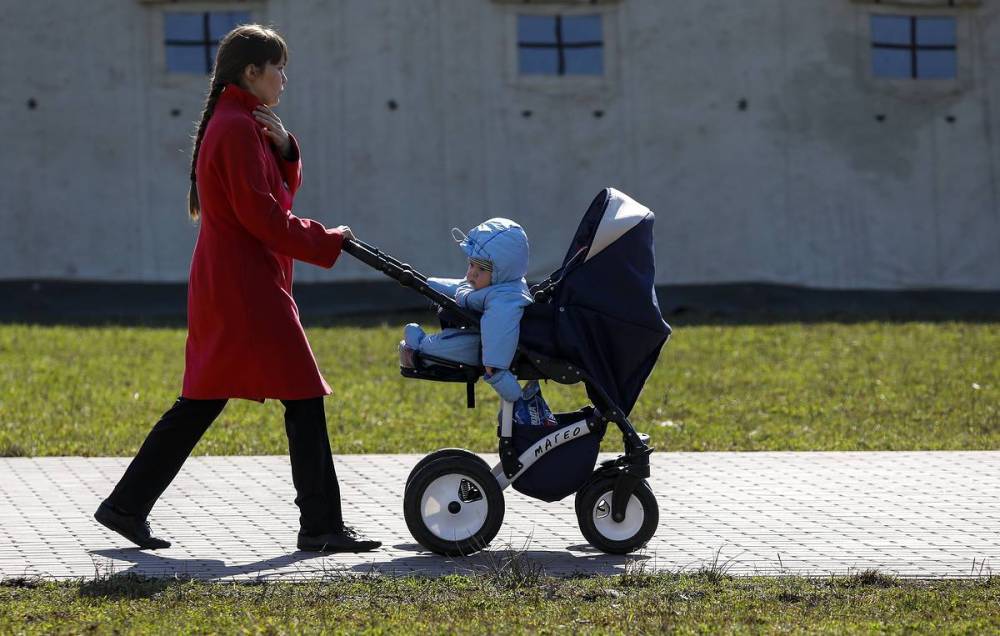 Путин подписал закон об увеличении пособий на ребенка с 50 рублей до прожиточного минимума