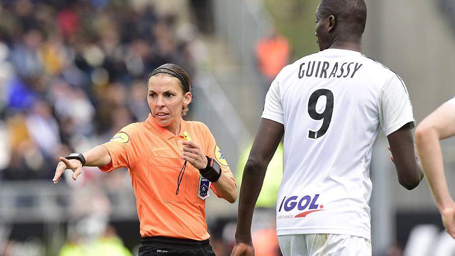 Женщина-арбитр впервые рассудит матч за Суперкубок UEFA
