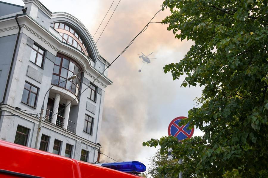 Крупный пожар в центре Москвы полностью потушен