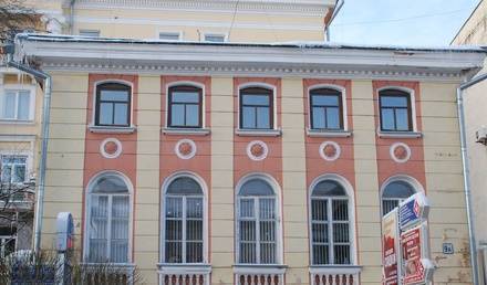 Офис с кухней в историческом здании на Большой Покровской продают за 16 млн рублей