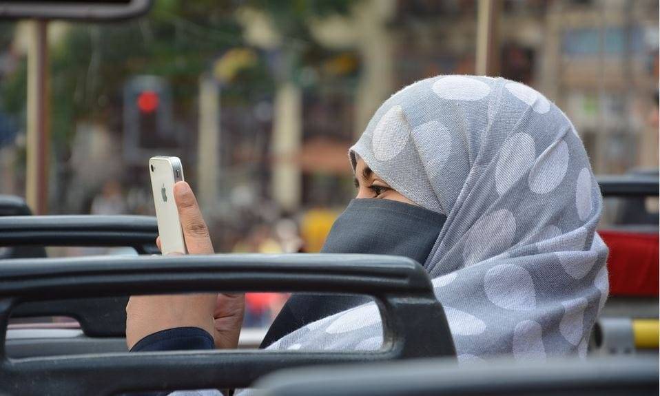 Саудовские женщины могут теперь путешествовать без спроса. Что это меняет?