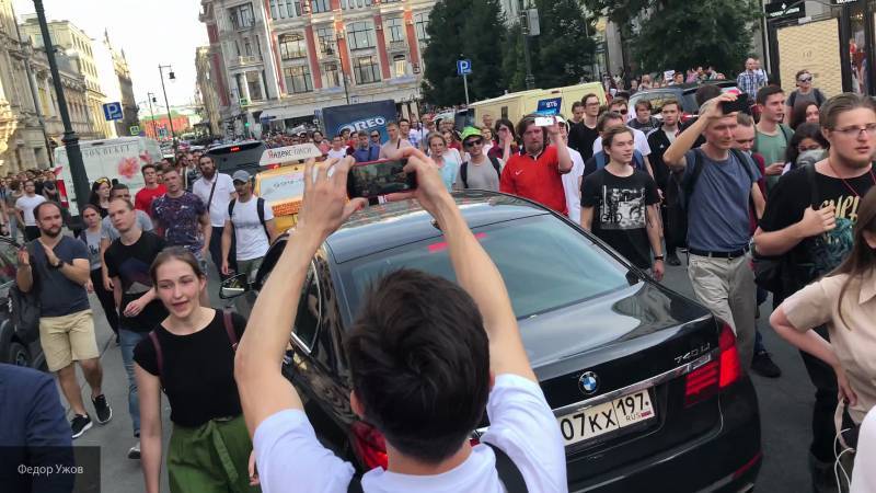Обласканный ЕС блогер-провокатор призвал к беспорядкам на незаконных митингах в Москве
