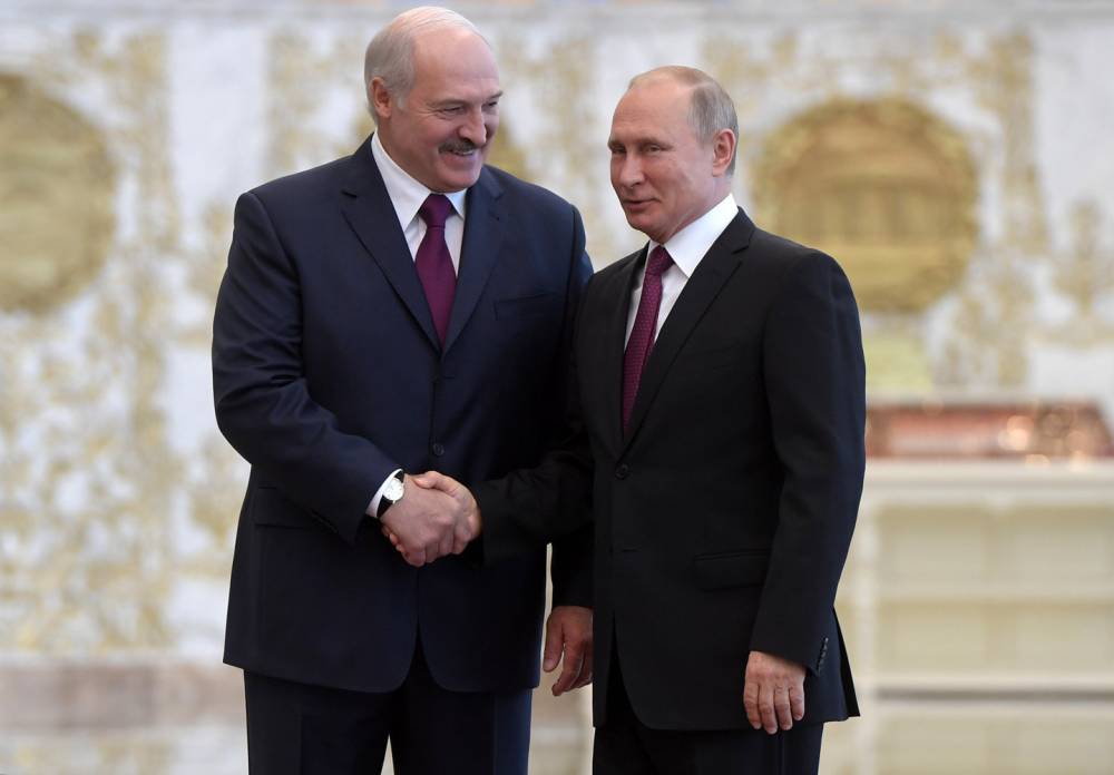 Президент Белоруссии получил приглашение на празднование 9 мая от главы России