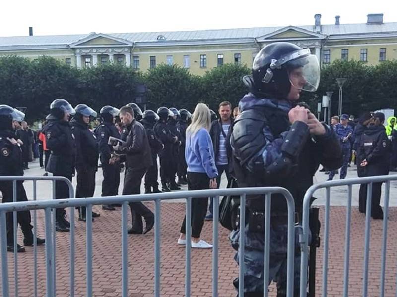 Провокаторы попытались сорвать митинг в Петербурге