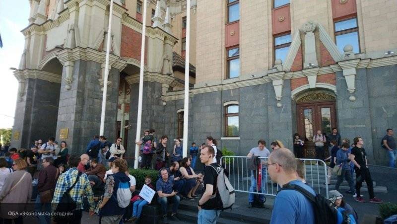 Организаторы незаконных шествий в Москве хотят поднять свою репутацию "борцунов с режимом"