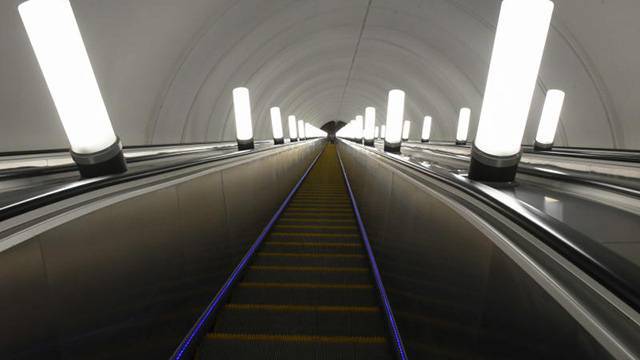 В столичной подземке появится новый самый длинный эскалатор. РЕН ТВ