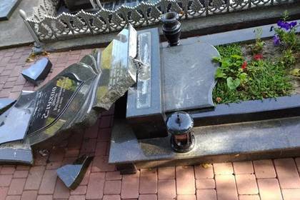 В уничтожении могил бойцов АТО на Украине нашли «руку Кремля»