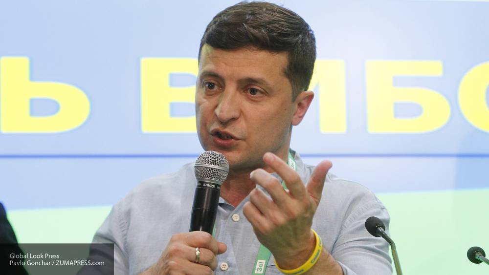 На Украине раскрыли зарплату Зеленского на посту президента