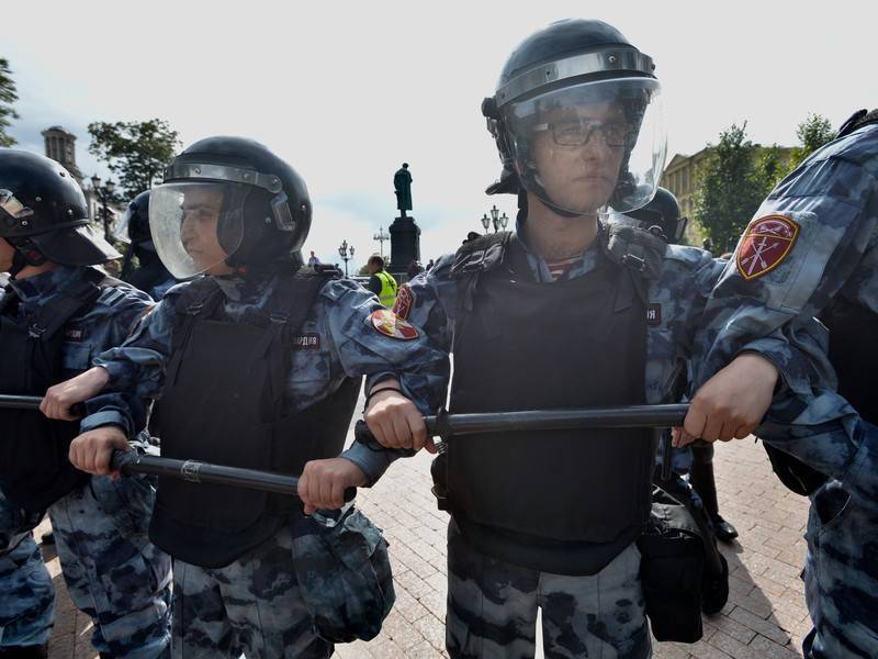 Сотрудник спецназа пострадал во время митинга в Москве