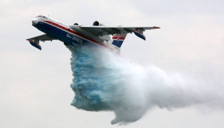 Самолет Бе-200 прервал тушение пожаров в Якутии из-за поломки