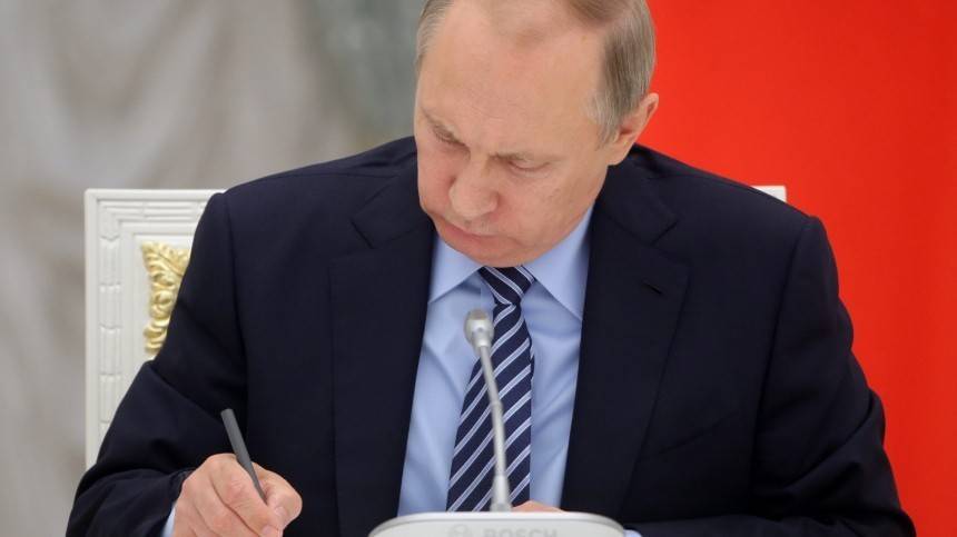 Путин увеличил детские пособия с 50 рублей