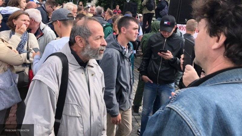 Депутат Вишневский искал провокаторов на согласованном митинге в Петербурге