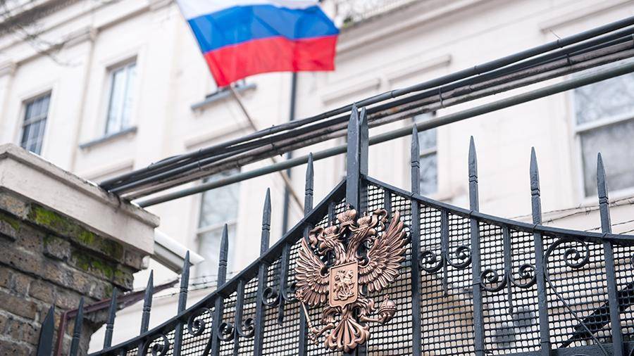 Введение второго пакета санкций США вызвало вопросы в посольстве РФ