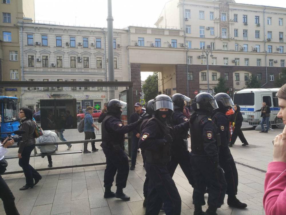 «ОВД-Инфо»: На акции в Москве задержали более 300 человек