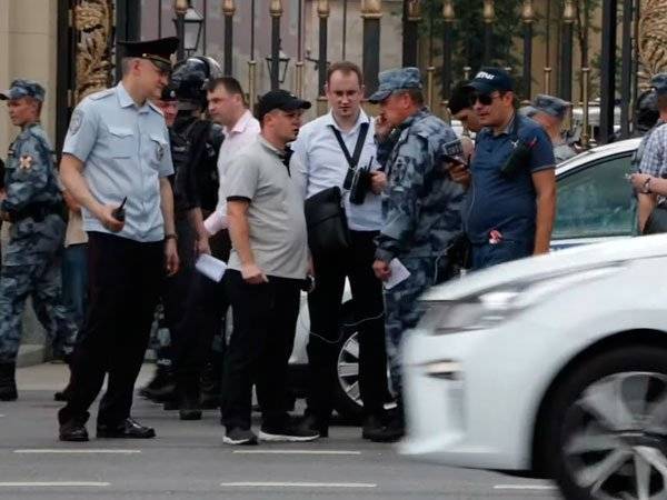 В Москве полиция начала задерживать участников несогласованной акции
