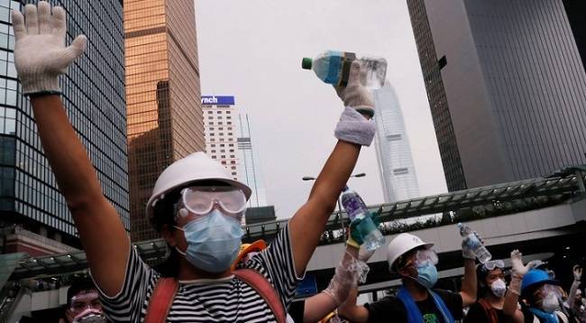 В Гонконге снова массовые манифестации — разгромлен полицейский участок — Новости политики, Новости Азии