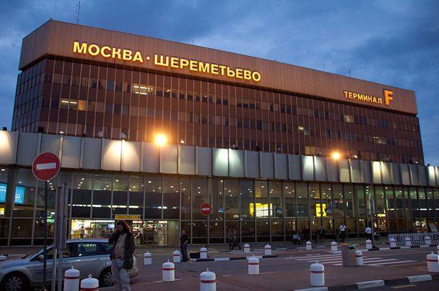 В крупнейшем российском аэропорту обрушилась крыша
