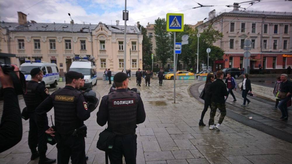 Федоров призвал полицейских жестче действовать по отношению к агрессивным провокаторам
