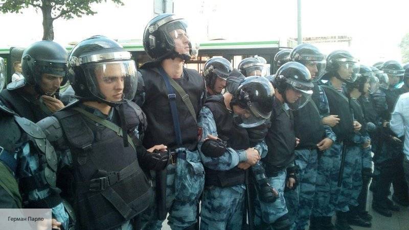 Провокаторы пустили в ход перцовый газ на незаконном митинге в Москве
