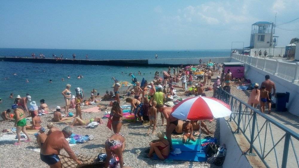 Украинские туристы продолжают массово отдыхать в Крыму