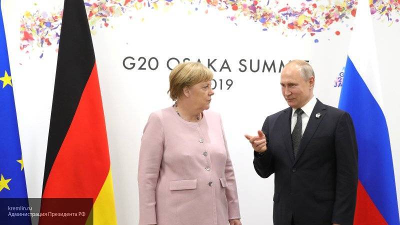 Путин отметил в беседе с Меркель важность подготовки к саммиту Нормандской четверки