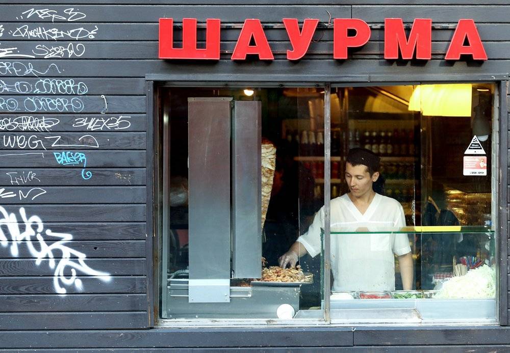 Опасно для жизни: 98% московских торговцев шаурмой работают с нарушениями
