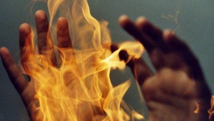 31-летняя каршинка сожгла себя вместе с новым домом | Вести.UZ