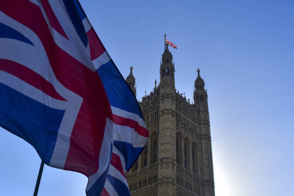 В Англии более одного миллиона жителей выступили против приостановки работы парламента