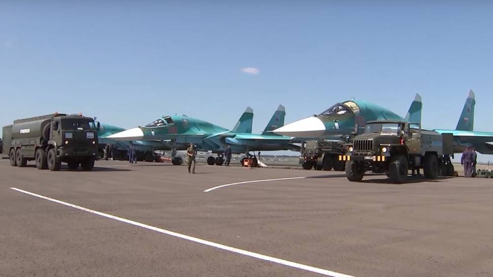 Опубликованы кадры посадки Су-34 и Ан-26 на автомагистраль в Татарстане