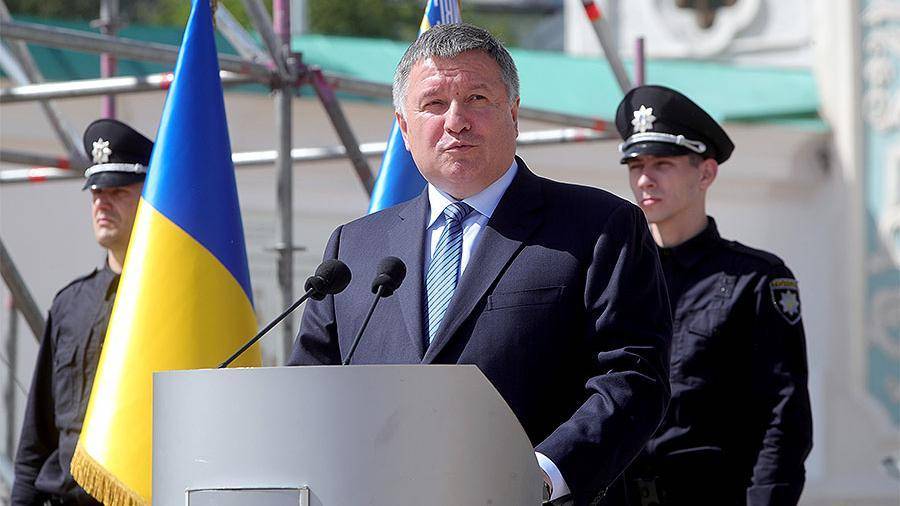 Новый премьер Украины предложил оставить Авакова главой МВД