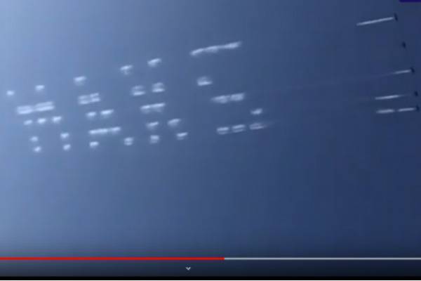 Российские летчики впервые сделали надпись в небе с помощью новой технологии