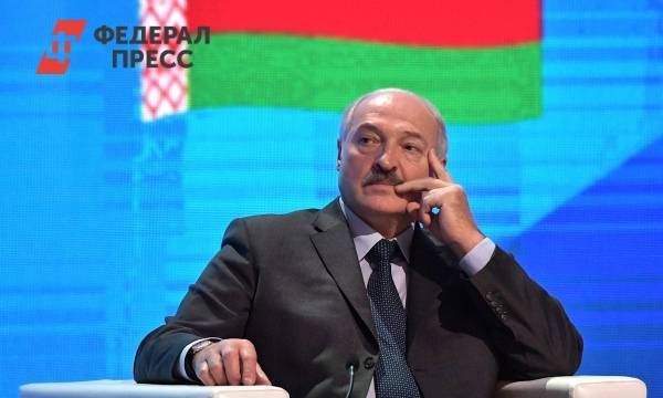 Лукашенко подарил белорусскую водку советнику президента США | Восточная Европа | ФедералПресс