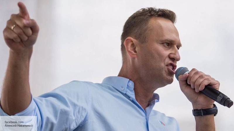 Навальный с помощью «Умного голосования» подставляет своих сторонников, считает эксперт