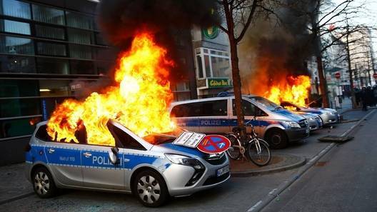 Франкфуртский автосалон под угрозой срыва из-за бесчинства вандалов