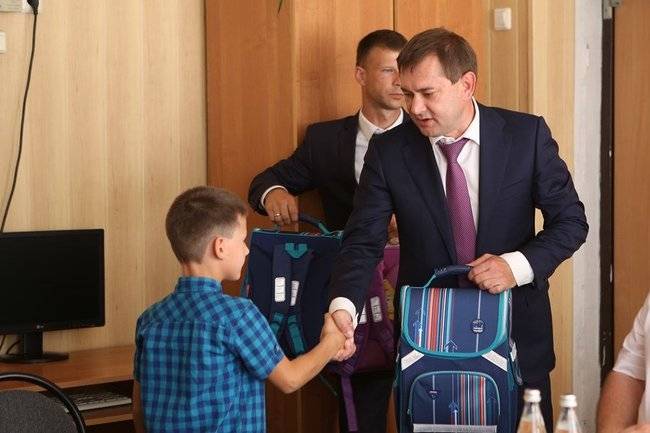 Воронежские депутаты помогли детям собраться в&nbsp;школу