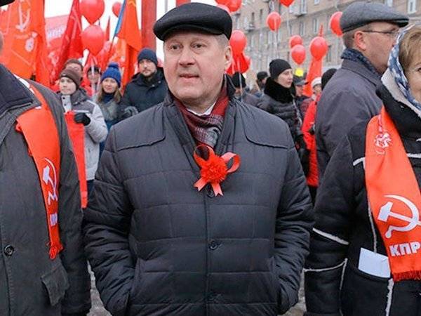 Суд отказался снимать с выборов действующего мэра Новосибирска. Он идет на второй срок