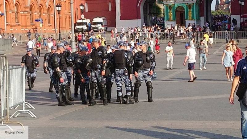 Правоохранители рассказали, что остается за кадром на незаконных митингах в Москве