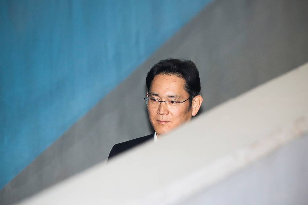 Суд в Южной Корее отправил на пересмотр дело вице-президента Samsung Ли Чжэ Ена