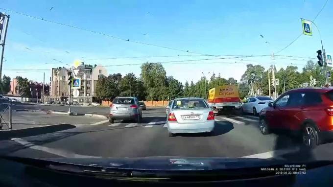 Видео: начинающий водитель сбил велосипедиста на Выборгском шоссе