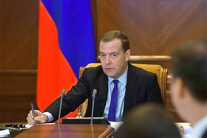 Медведев раскритиковал регионы за плохую работу по очистке Волги